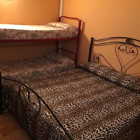 Il Casello Hotel Paola Habitación foto