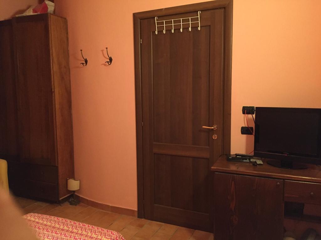 Il Casello Hotel Paola Habitación foto