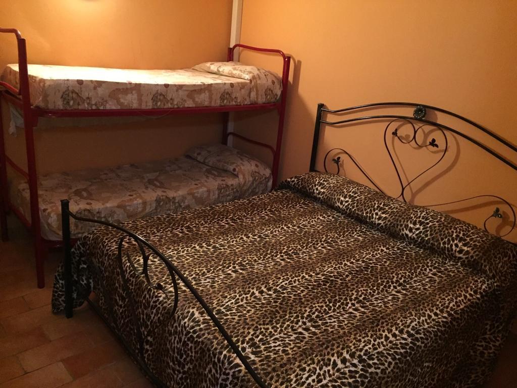 Il Casello Hotel Paola Habitación foto